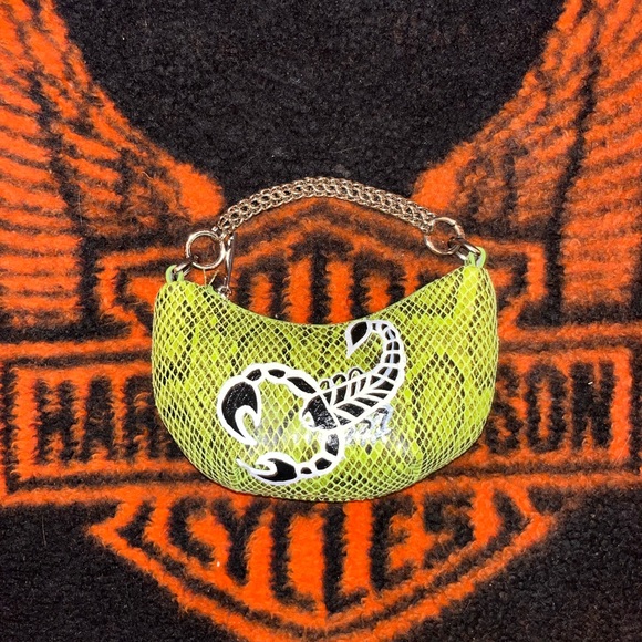 ✺ 𝕾𝖈𝖔𝖗𝖕𝖎𝖔𝖓 mini purse ✺ - Picture 3 of 3